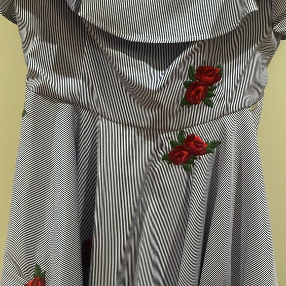 GUESS dress, size Medium, blue & white - Picture 5 of 8